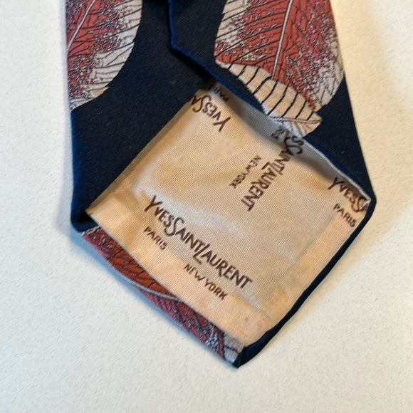 Vintage YVES SAINT LAURENT tie - Picture 5 of 6